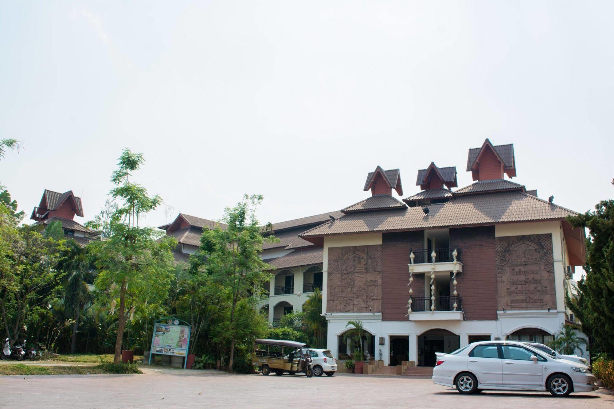 Phoom Thai Garden Hotel Phrae Exterior photo